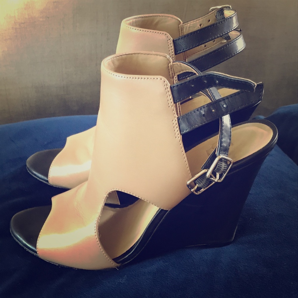 Ann Taylor Nude/Black Wedge size 8
